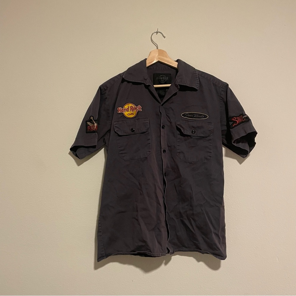 Hard Rock Cafe Denver Button Up Shirt Gray with Embroidered Patches, Size Medium